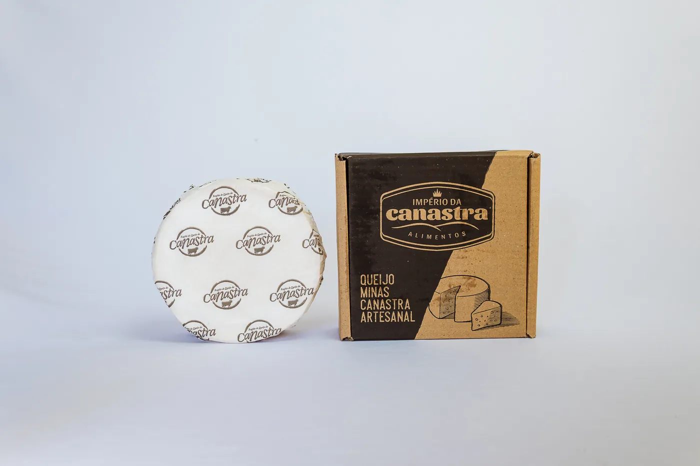 Queijo Minas Canastra casca florida com caixa Império da Canastra